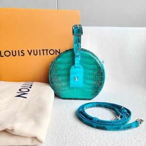 Louis Vuitton Sahara Crocodile Boite chapeau petite Leather Crossbody Bag